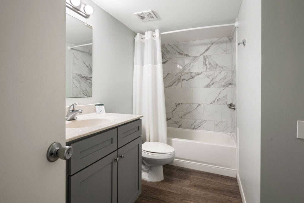 Surf Suites bathroom