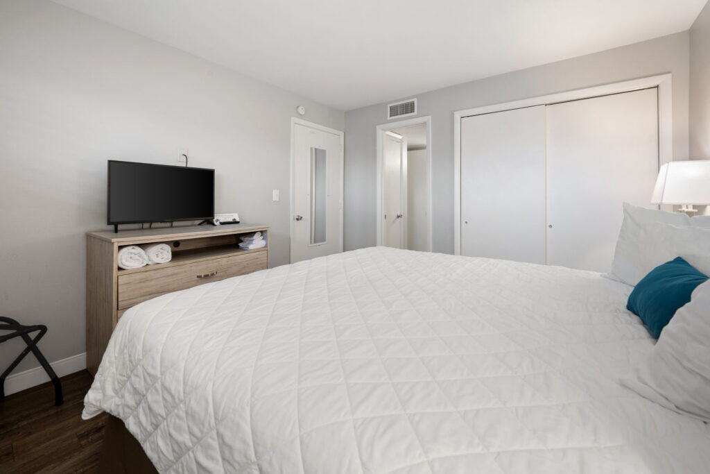 Bed and TV in suite